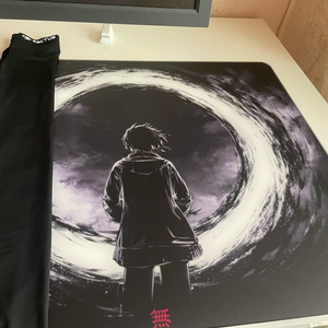 테쿠사이 싱귤레러티 유리 마우스패드 한정판