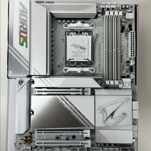 기가바이트 X870E AORUS PRO ICE 메인보드