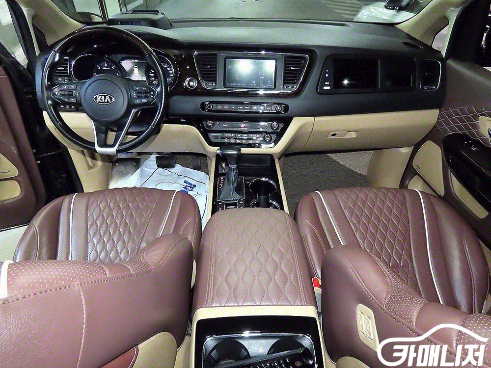 [기아]더 뉴 카니발 디젤 9인승 하이리무진(특장업체) 이미지