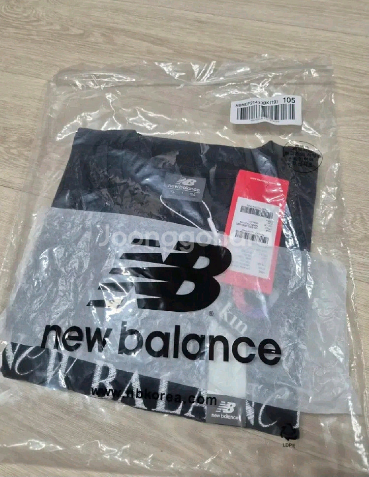 뉴발란스 플라잉 레터링 반팔티 XL--8