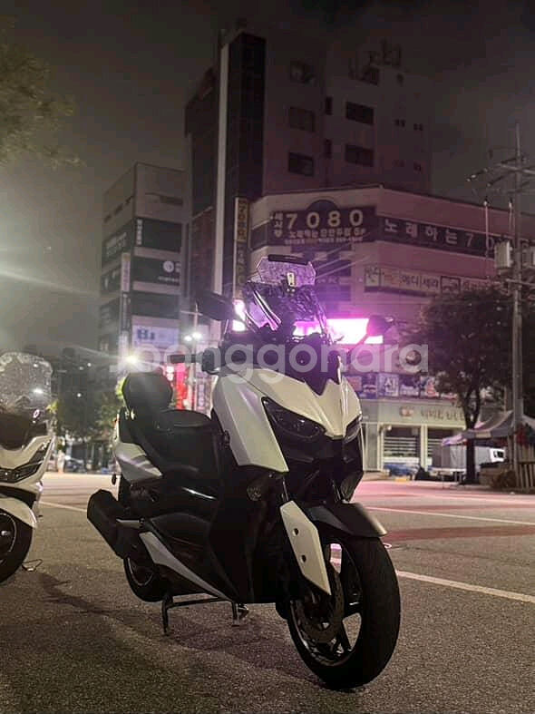 XMAX300--0