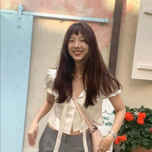 강민경 소개팅 블라우스 반팔블라우스