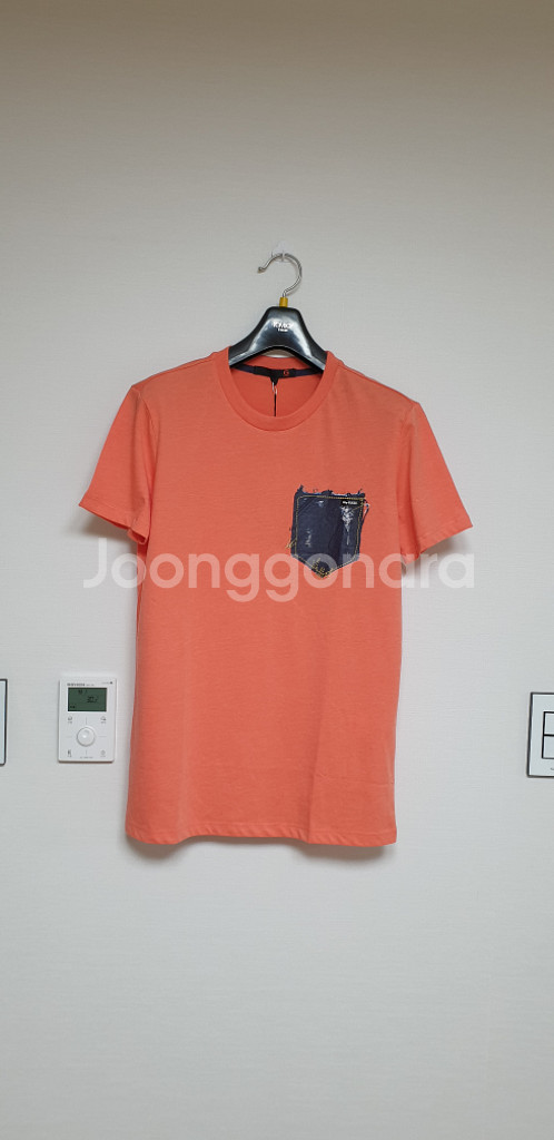 (미착용)게스 반팔 라운드 티셔츠 M 오렌지색 남녀공용--0