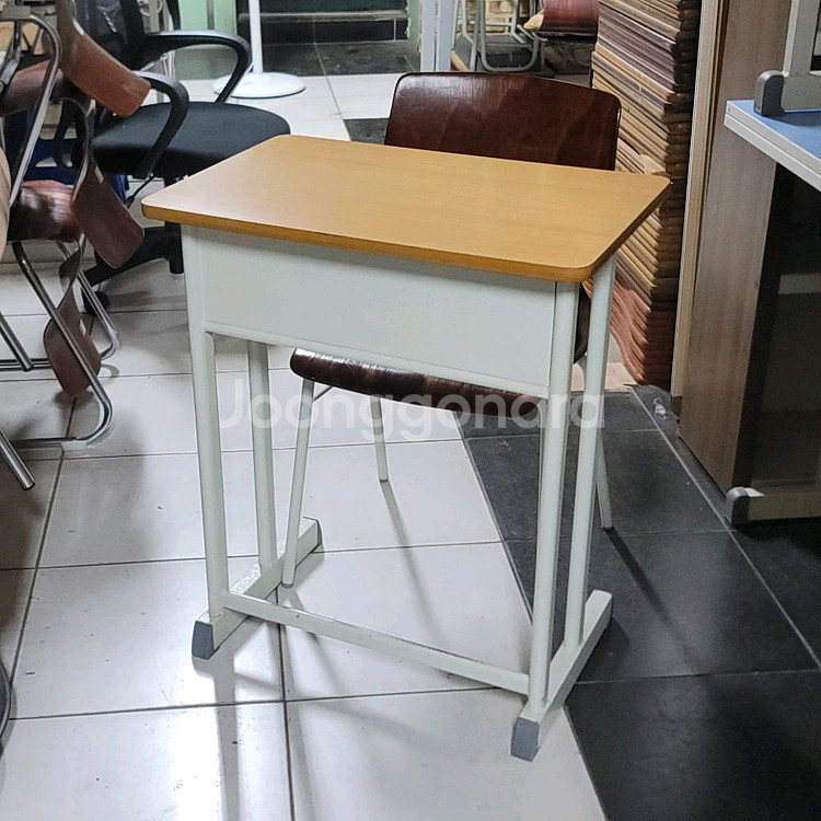 학원책걸상 팔아요.--0