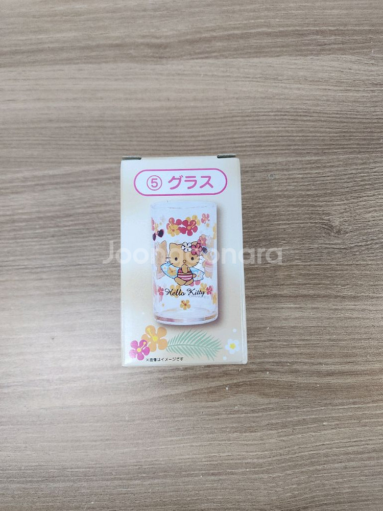 무배 산리오 헬로키티 태닝키티 쿠지 컵 새제품--0