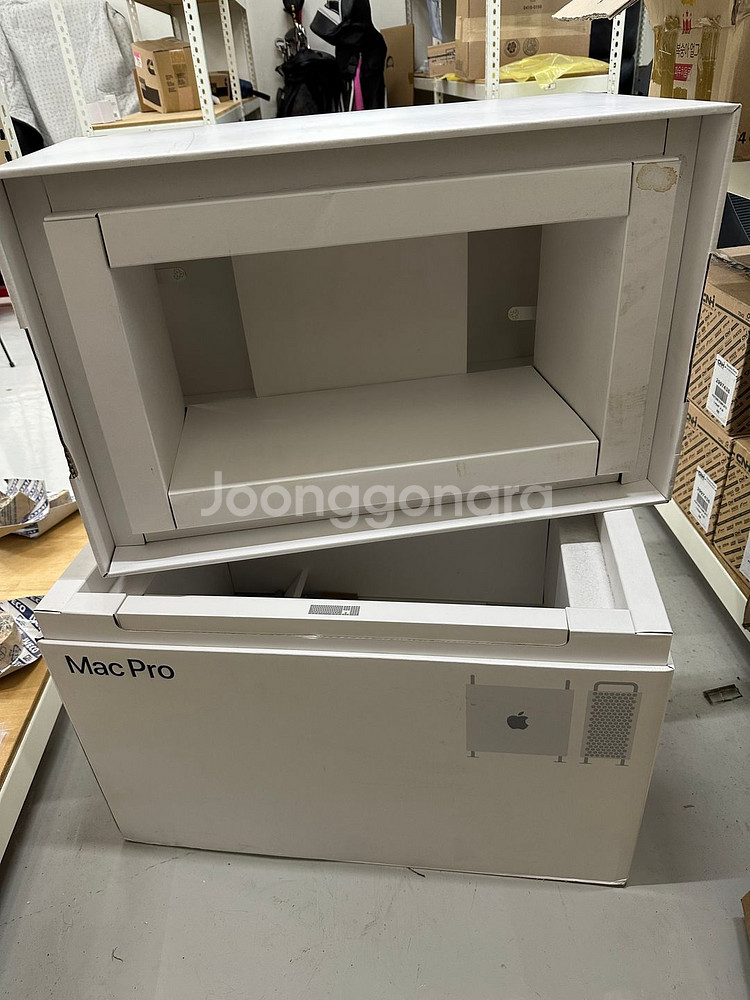 MAC PRO TOWER & LG DISPLAY--1