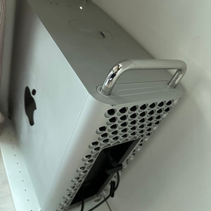 MAC PRO TOWER & LG DISPLAY
