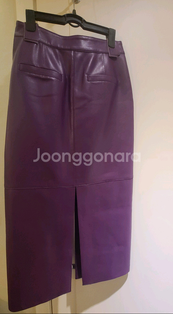 MOJO새상품 페이크레더 일자자트임 스커트 싸게팔아요--2