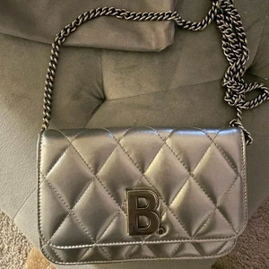 [정품 특가] 발렌시아가 실버퀄팅 레더 크로스백 -미니