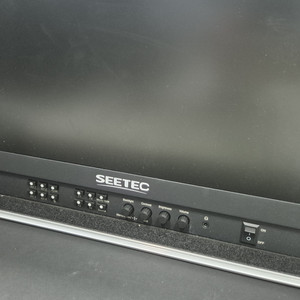 카메라 프리뷰 모니터(15.6인치) SEETEC