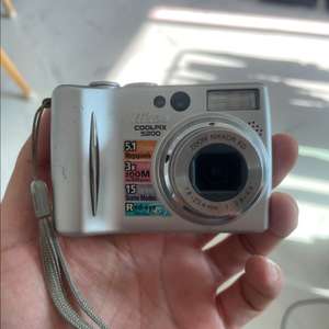 니콘 Coolpix E5200 디지털 카메라