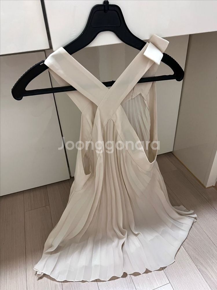 폴스미스 리본 플리츠 언발 블라우스 나시 탑--1