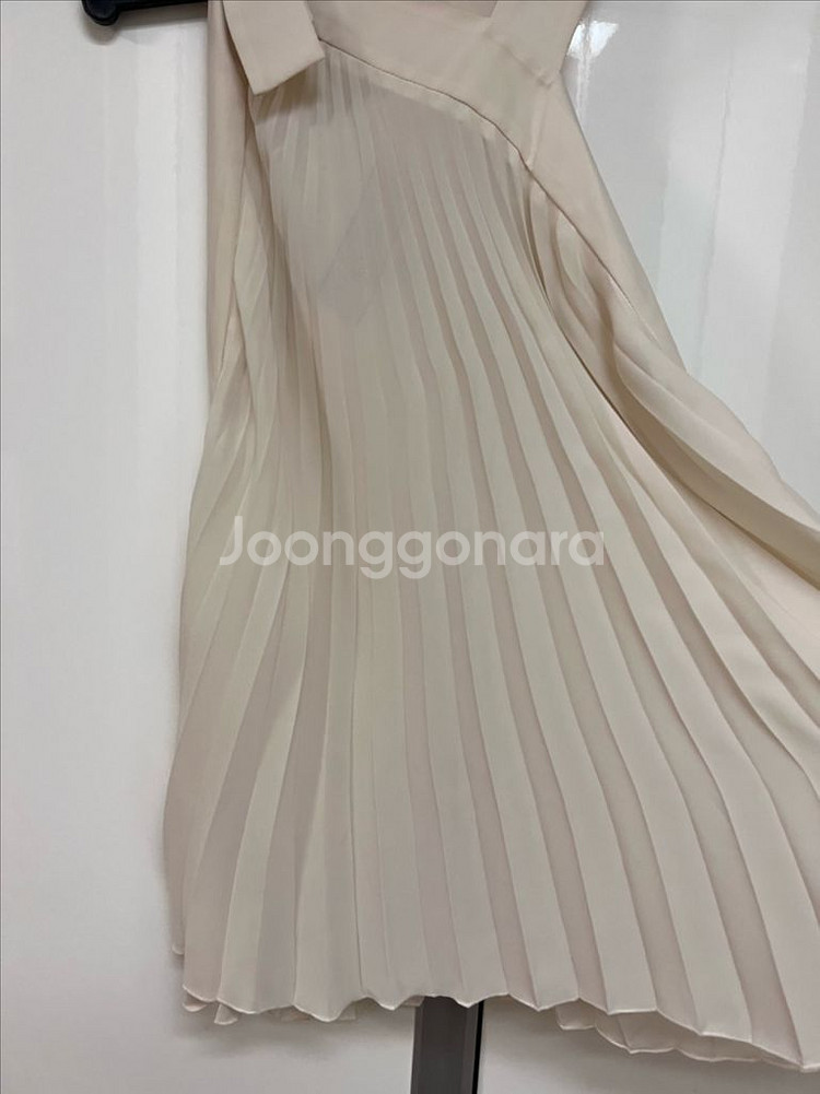 폴스미스 리본 플리츠 언발 블라우스 나시 탑--5