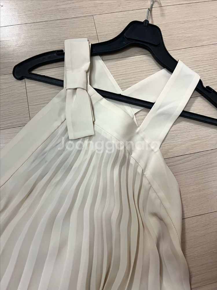 폴스미스 리본 플리츠 언발 블라우스 나시 탑--4