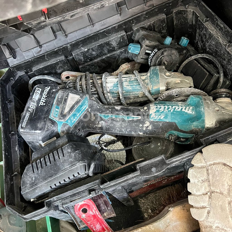 마끼다 5인치 무선 배터리 포함--0