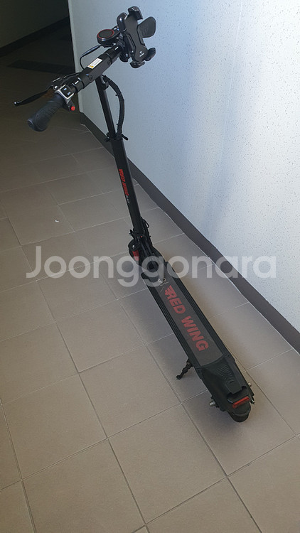 레드윙 전동킥보드 팝니다(휴대폰거치대 포함)--3