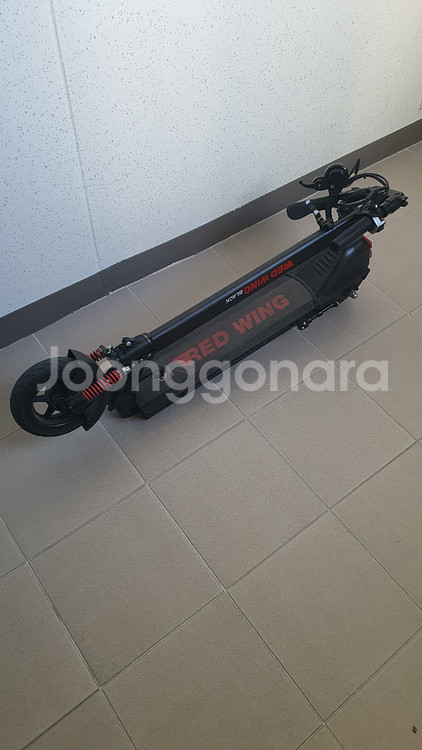 레드윙 전동킥보드 팝니다(휴대폰거치대 포함)--1