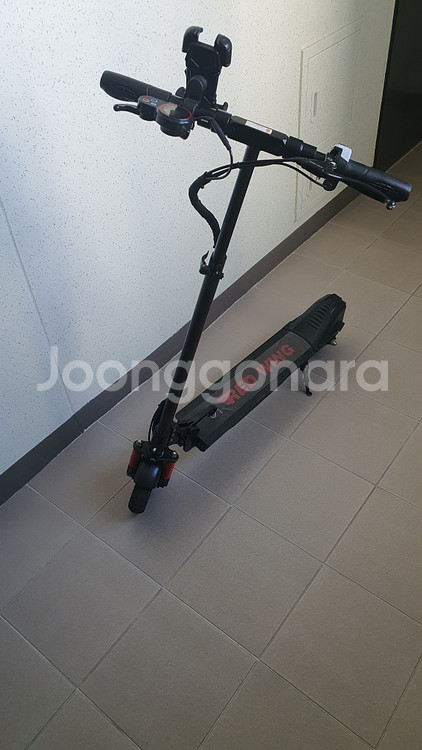 레드윙 전동킥보드 팝니다(휴대폰거치대 포함)--2