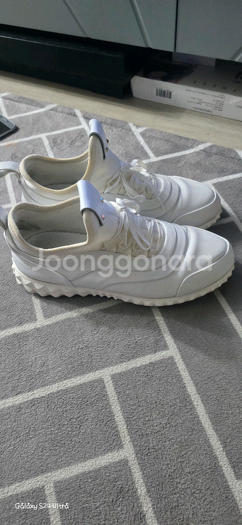 발렌티노 정품 운동화 입니다--1