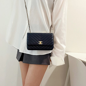 샤넬 트렌디 CC 쉐브론 WOC 체인백
