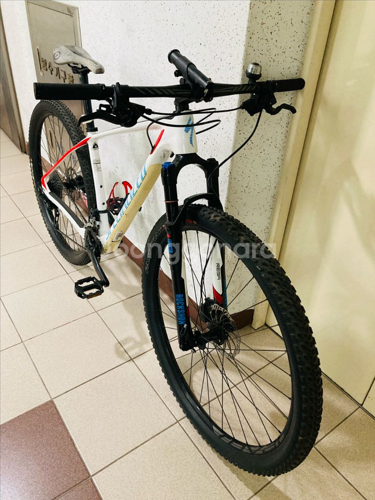 29인치 카본MTB. 스페셜라이즈드 스텀점퍼 콤프 카본--1