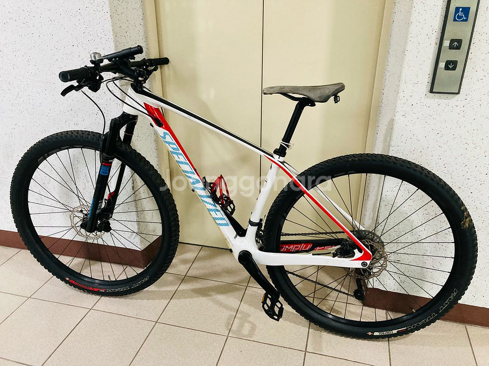 29인치 카본MTB. 스페셜라이즈드 스텀점퍼 콤프 카본--2