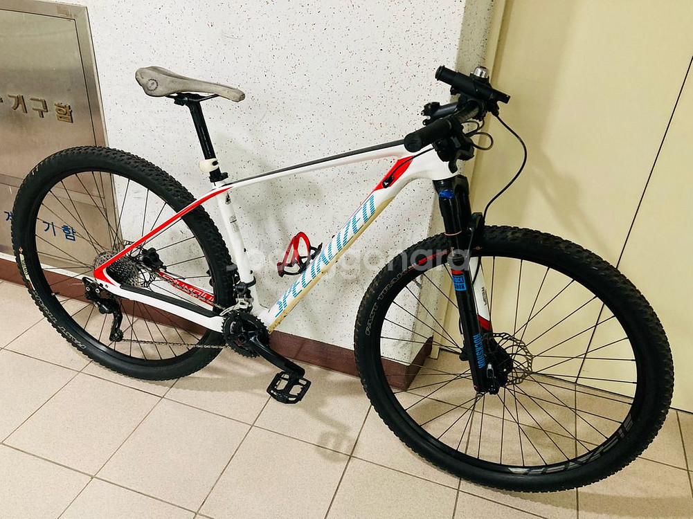 29인치 카본MTB. 스페셜라이즈드 스텀점퍼 콤프 카본--0
