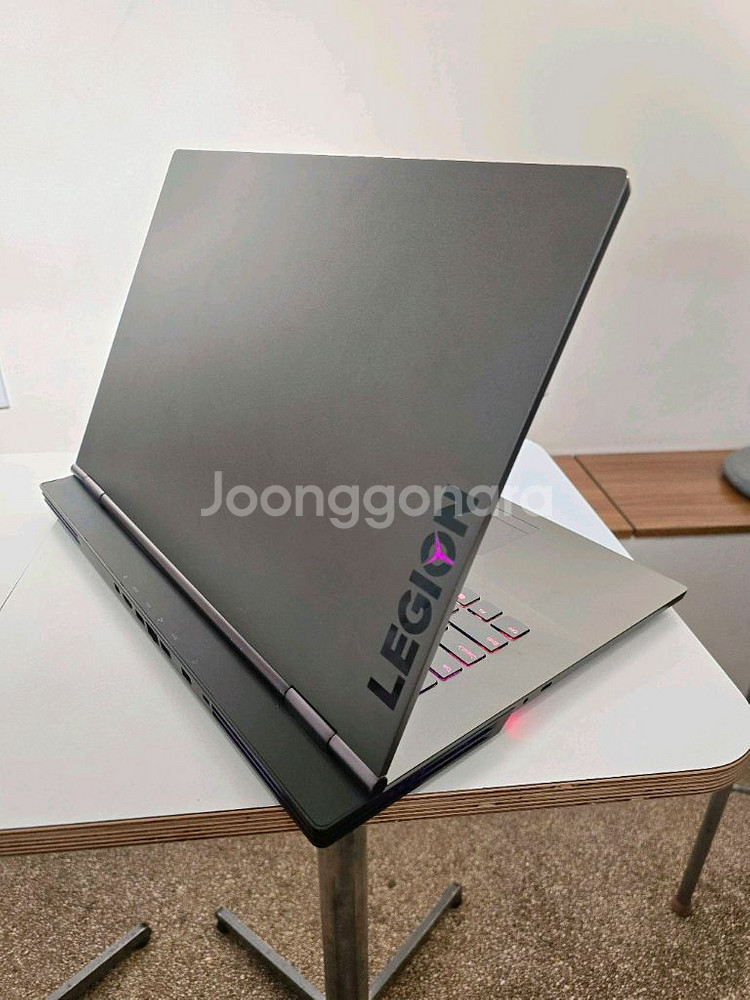 17인치 RTX 2070 게이밍 노트북 팝니다.--0