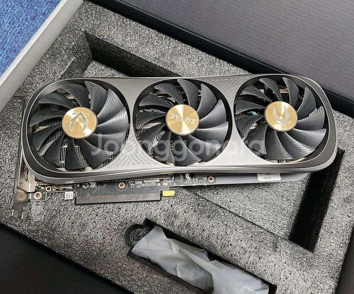 조텍 RTX 4070 Ti Trinity OC--4