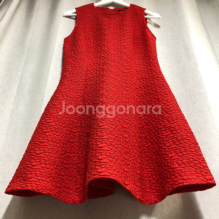 ZARA 레드 크레이프 텍스처 민소매 원피스 (M)--2