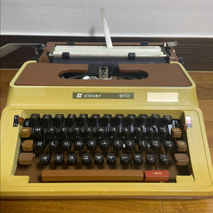 클로바 810 타자기 레트로케이