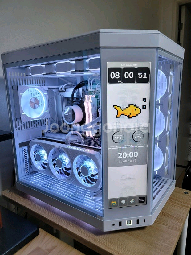 9800X3D 5080 Y70 어항PC--0