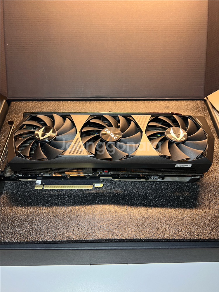 ZOTAC RTX 3080 AMP Holoblack--0