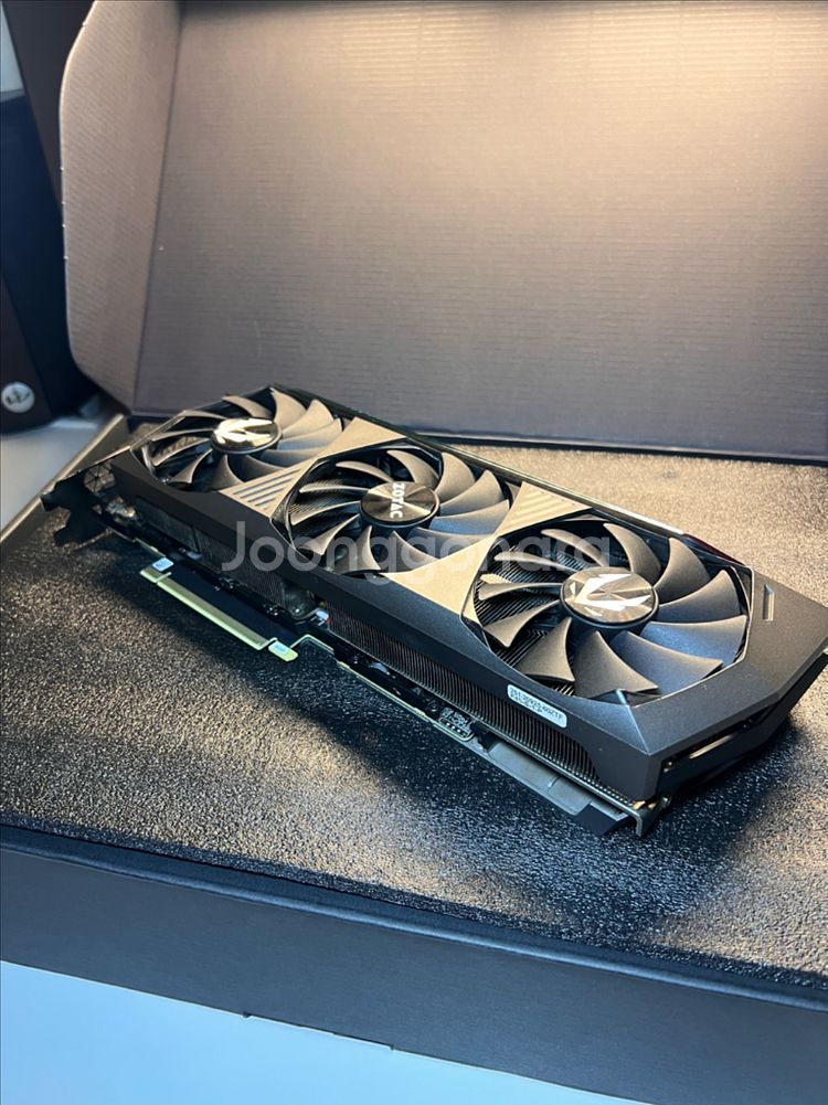 ZOTAC RTX 3080 AMP Holoblack--5