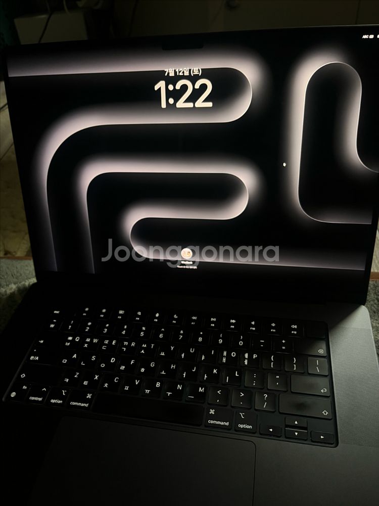 MacBook pro M3 16--0