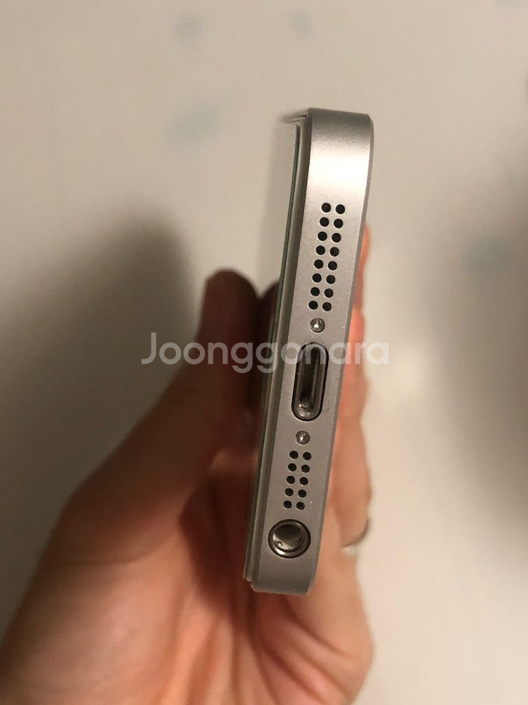 아이폰 se1 실버 128기가 북미판무음 배터리 100--5