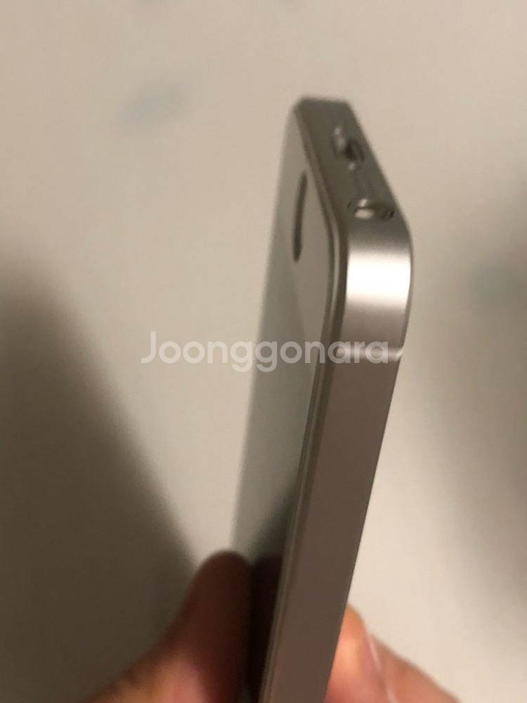 아이폰 se1 실버 128기가 북미판무음 배터리 100--6