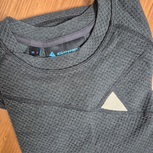 클라터뮤젠 유지크루우먼 레이븐