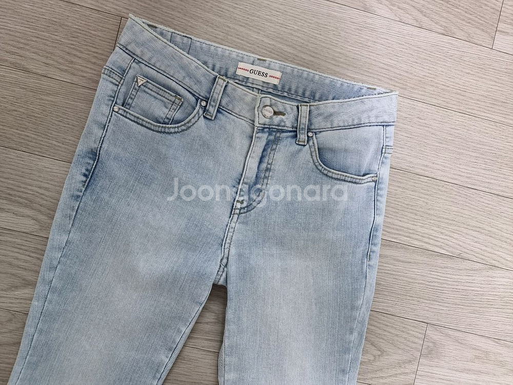 [26]게스 여성 밑단 변형 부츠컷 청바지--1
