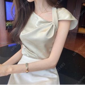 구해요) 라벨르블랑 라임블라우스