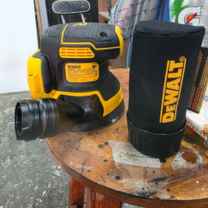 디월트 DCW210N 샌더