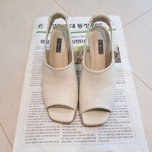 베라왕 샌들 가죽 통굽 샌들 240