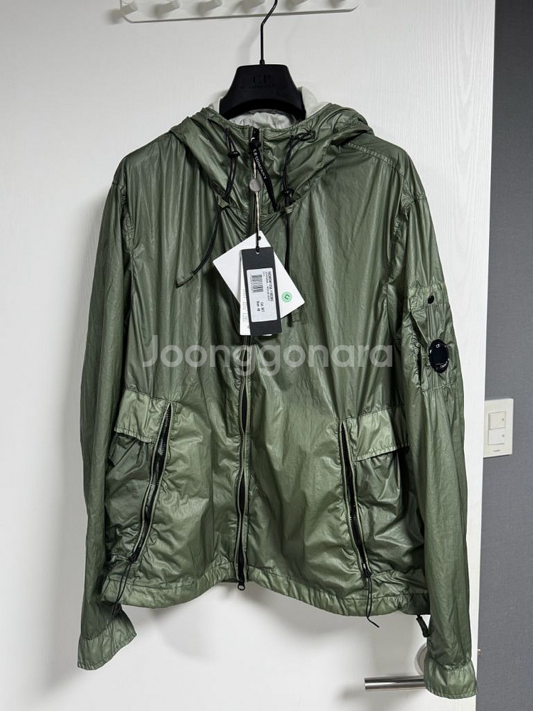 cp컴퍼니 24ss cs ll 후드바람막이 M사이즈--0