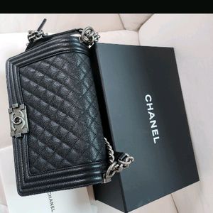 샤넬보이백 미듐 은장