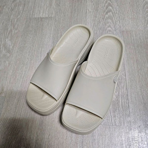 250) 크록스 웨지 샌들