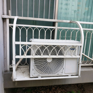 받침대 있는 단단 안전한 에어컨 실외기 거치대