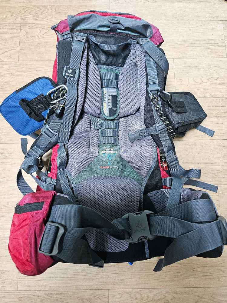 긴급) 도이터 에어컨텍드 45+10 등산배낭 5만원--3