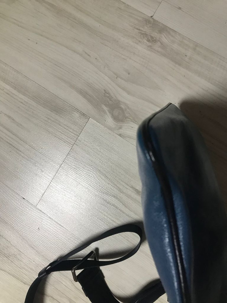 코치 남성 소가죽 크로스백--5