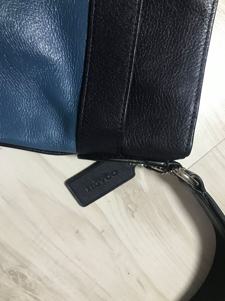 코치 남성 소가죽 크로스백--3