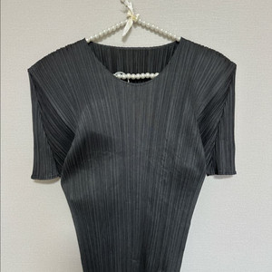 플리츠플리즈 그레이 베이직 탑